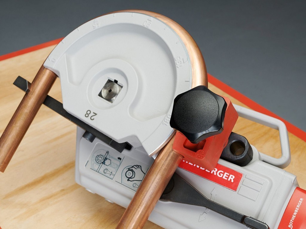 Набор ROBEND 4000 Е 12 – 14 – 16 – 18 – 22 – 28 мм (Робенд) с аккумул. 4.0 Ач и заряд. уст-вом.