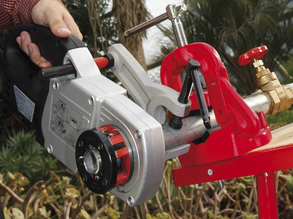 Электрический резьбонарезной клупп SUPERTRONIC 1250 (Супертроник 1250) D 1/2 - 1,1/4" BSPT